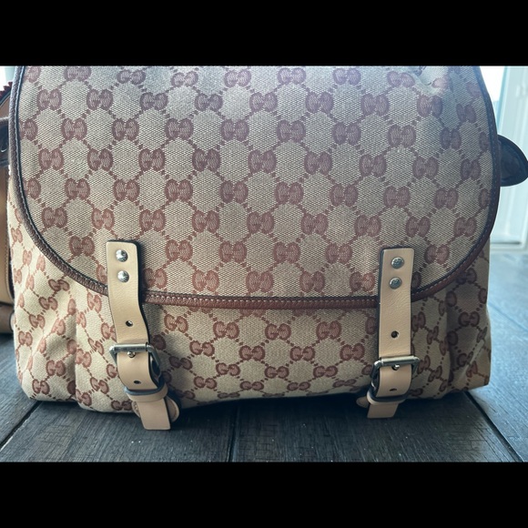 Authentic GUCCI
SUPREME CANVAS CHANGING BAG - Picture 5 of 16